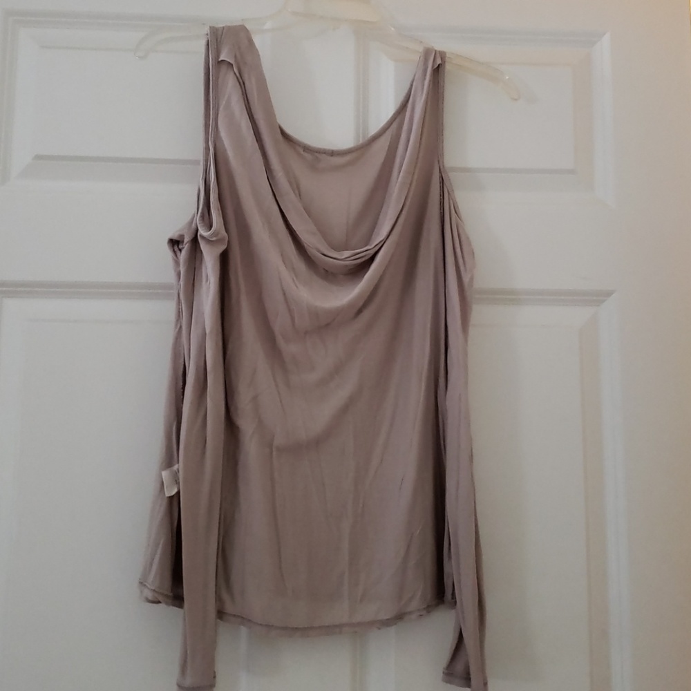 Peekaboo shoulder top . Taupe color